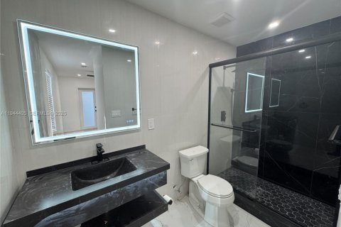 House in Pembroke Pines, Florida 3 bedrooms, 83.33 sq.m. № 2001596 - photo 26