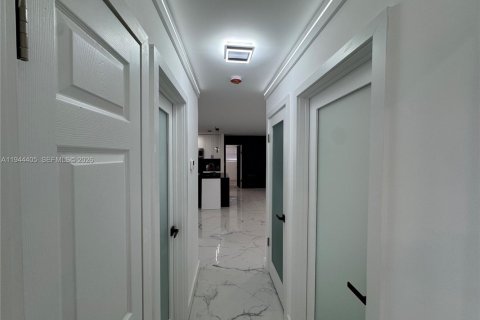 House in Pembroke Pines, Florida 3 bedrooms, 83.33 sq.m. № 2001596 - photo 15