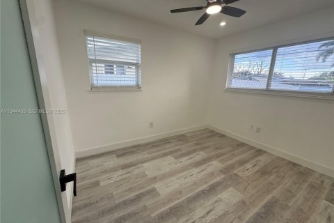 House in Pembroke Pines, Florida 3 bedrooms, 83.33 sq.m. № 2001596 - photo 21