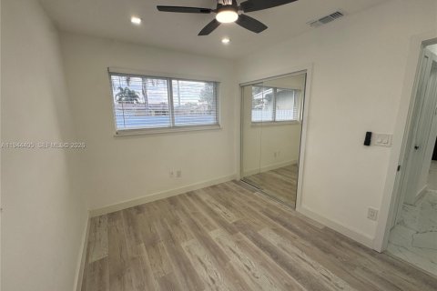 House in Pembroke Pines, Florida 3 bedrooms, 83.33 sq.m. № 2001596 - photo 23