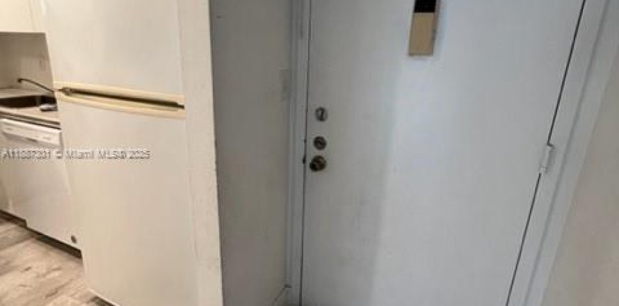 Condominio en Lauderhill, Florida, 1 dormitorio  № 1981772
