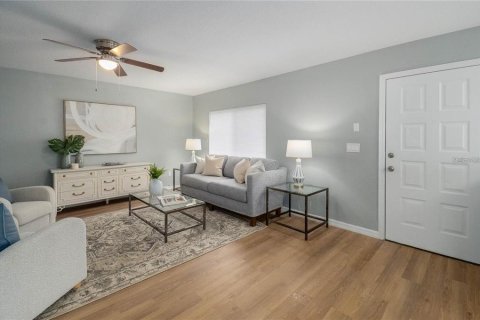 Townhouse in Brandon, Florida 3 bedrooms, 126.72 sq.m. № 1883436 - photo 2