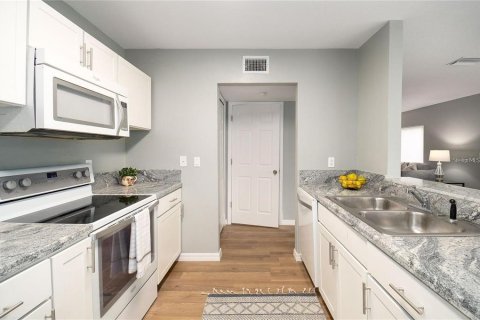 Townhouse in Brandon, Florida 3 bedrooms, 126.72 sq.m. № 1883436 - photo 4