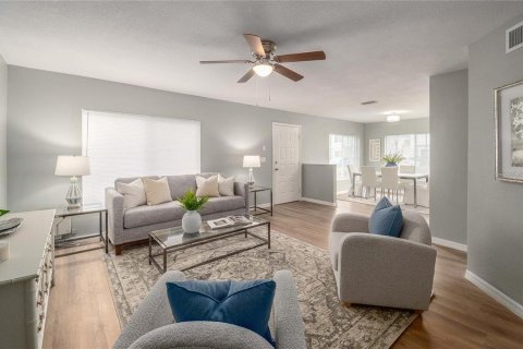 Townhouse in Brandon, Florida 3 bedrooms, 126.72 sq.m. № 1883436 - photo 3