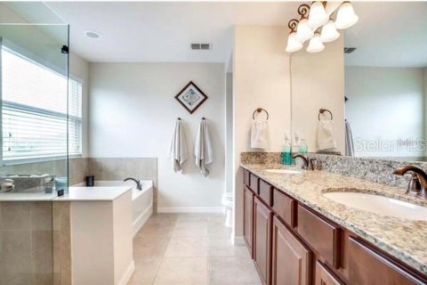 Casa en alquiler en Orlando, Florida, 5 dormitorios, 246.75 m2 № 1903849 - foto 15