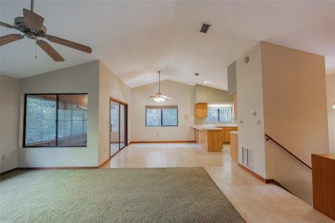 House in DeLand, Florida 2 bedrooms, 172.61 sq.m. № 2219517 - photo 8