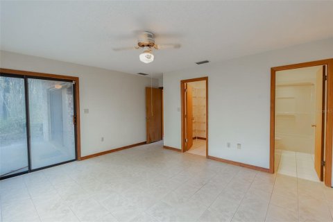 House in DeLand, Florida 2 bedrooms, 172.61 sq.m. № 2219517 - photo 25