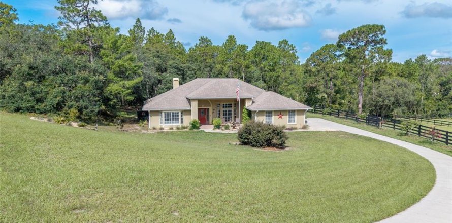 House in Beverly Hills, Florida 3 bedrooms, 193.42 sq.m. № 1880725
