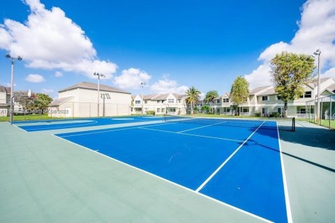 Condominio en alquiler en Hialeah, Florida, 1 dormitorio, 58.71 m2 № 1952066 - foto 5