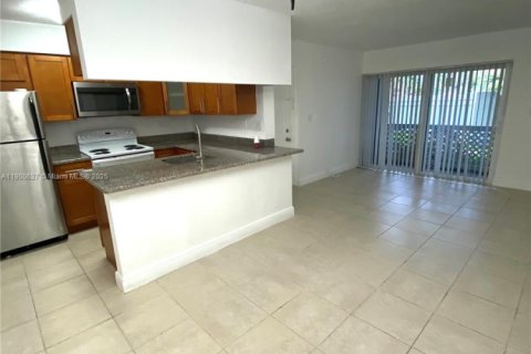 Condominio en alquiler en Hialeah, Florida, 1 dormitorio, 58.71 m2 № 1952066 - foto 13