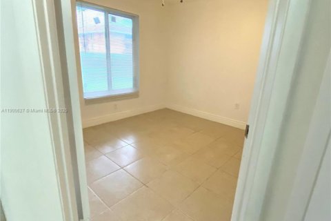 Condominio en alquiler en Hialeah, Florida, 1 dormitorio, 58.71 m2 № 1952066 - foto 17