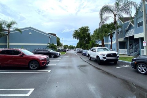 Condominio en alquiler en Hialeah, Florida, 1 dormitorio, 58.71 m2 № 1952066 - foto 2