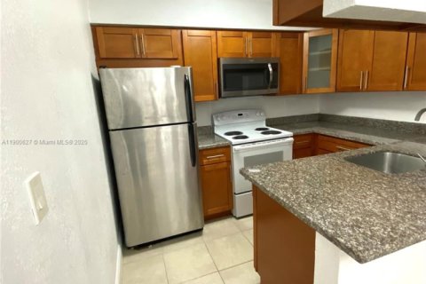 Condominio en alquiler en Hialeah, Florida, 1 dormitorio, 58.71 m2 № 1952066 - foto 14
