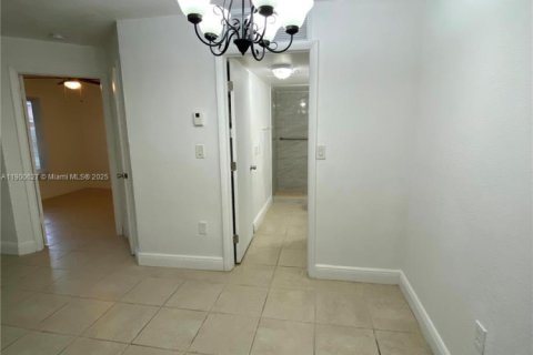 Condominio en alquiler en Hialeah, Florida, 1 dormitorio, 58.71 m2 № 1952066 - foto 11