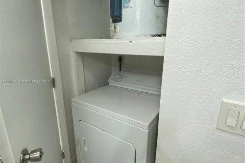 Condominio en alquiler en Hialeah, Florida, 1 dormitorio, 58.71 m2 № 1952066 - foto 22