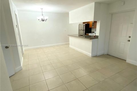Condominio en alquiler en Hialeah, Florida, 1 dormitorio, 58.71 m2 № 1952066 - foto 10