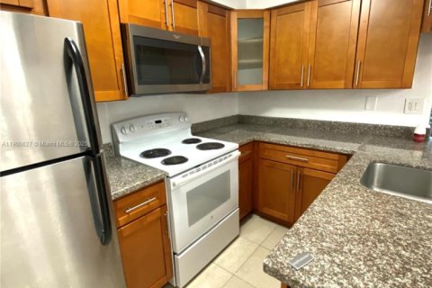 Condominio en alquiler en Hialeah, Florida, 1 dormitorio, 58.71 m2 № 1952066 - foto 15