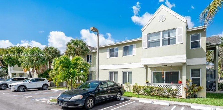 Condominio en Hialeah, Florida, 1 dormitorio  № 1952066
