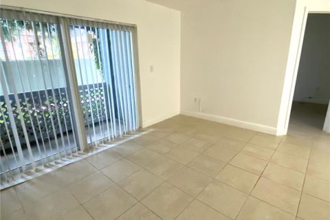 Condominio en alquiler en Hialeah, Florida, 1 dormitorio, 58.71 m2 № 1952066 - foto 9