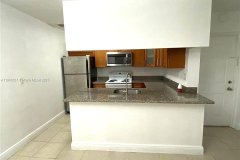 Condominio en alquiler en Hialeah, Florida, 1 dormitorio, 58.71 m2 № 1952066 - foto 12