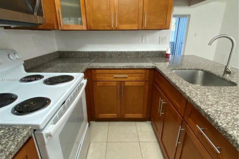 Condominio en alquiler en Hialeah, Florida, 1 dormitorio, 58.71 m2 № 1952066 - foto 16