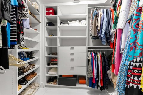 Купить кондоминиум в Санни-Айлс-Бич, Флорида 3 спальни, 375.79м2, № 1968211 - фото 30