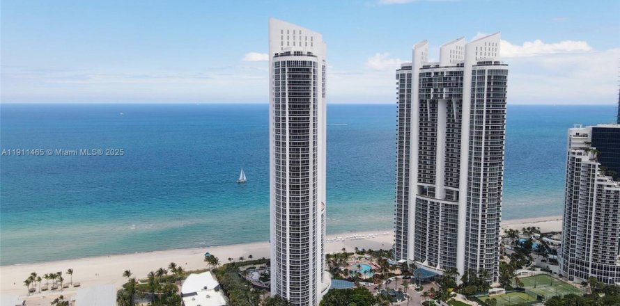 Кондоминиум с 3 спальнями в Санни-Айлс-Бич, Флорида № 1968211