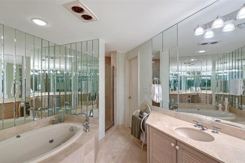 Condominio en venta en Longboat Key, Florida, 3 dormitorios, 239.69 m2 № 2097682 - foto 30