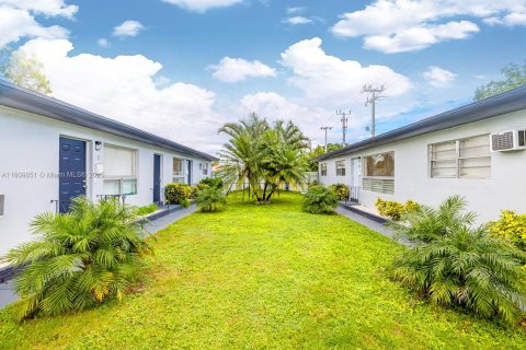 Propiedad comercial en venta en Hollywood, Florida, 691.66 m2 № 1959837 - foto 1