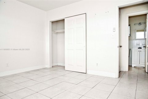 Propiedad comercial en venta en Hollywood, Florida, 691.66 m2 № 1959837 - foto 19