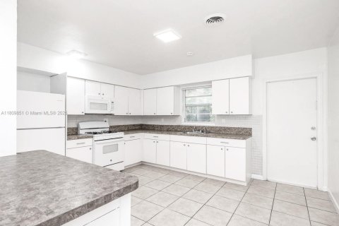 Propiedad comercial en venta en Hollywood, Florida, 691.66 m2 № 1959837 - foto 15