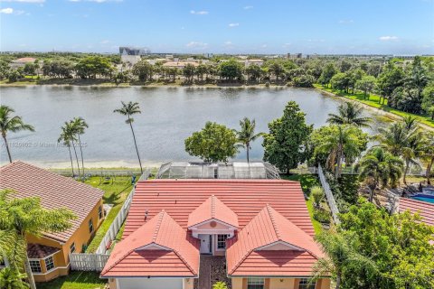 Купить виллу или дом в Мирамар, Флорида 4 спальни, 205.04м2, № 1962538 - фото 2