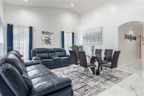 Купить виллу или дом в Мирамар, Флорида 4 спальни, 205.04м2, № 1962538 - фото 9