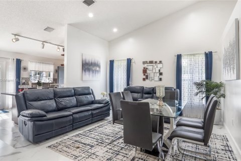 Купить виллу или дом в Мирамар, Флорида 4 спальни, 205.04м2, № 1962538 - фото 11