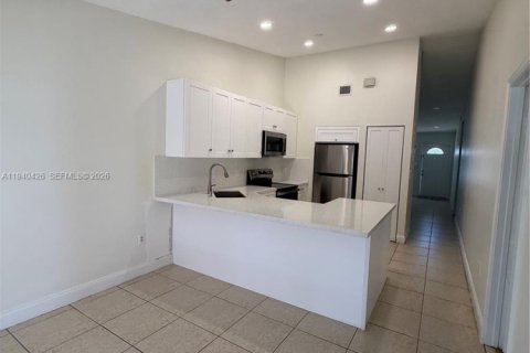 Villa ou maison à louer à Hialeah Gardens, Floride: 3 chambres, 104.98 m2 № 1998296 - photo 3