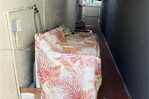 Villa ou maison à louer à Hialeah Gardens, Floride: 3 chambres, 104.98 m2 № 1998296 - photo 12