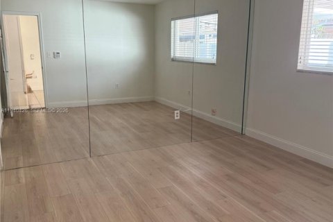 Villa ou maison à louer à Hialeah Gardens, Floride: 3 chambres, 104.98 m2 № 1998296 - photo 2