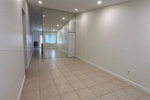 Villa ou maison à louer à Hialeah Gardens, Floride: 3 chambres, 104.98 m2 № 1998296 - photo 9