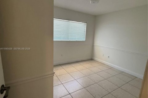 Villa ou maison à louer à Hialeah Gardens, Floride: 3 chambres, 104.98 m2 № 1998296 - photo 7