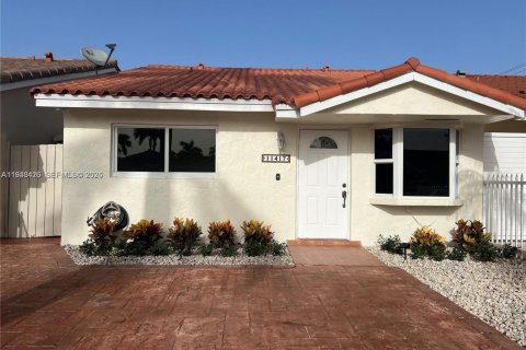 Villa ou maison à Hialeah Gardens, Floride 3 chambres, 104.98 m2 № 1998296