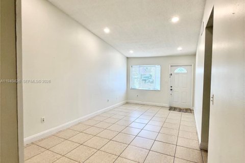 Villa ou maison à louer à Hialeah Gardens, Floride: 3 chambres, 104.98 m2 № 1998296 - photo 10