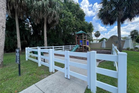 House in Eustis, Florida 4 bedrooms, 257.53 sq.m. № 1834887 - photo 28