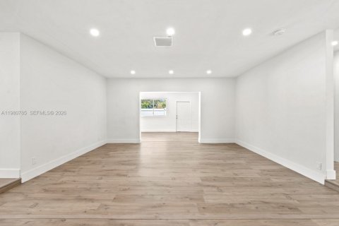 Купить виллу или дом в Маргит, Флорида 4 спальни, 205.13м2, № 2079904 - фото 4
