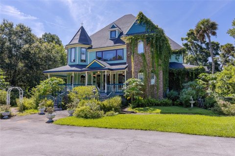 House in Haines City, Florida 5 bedrooms, 749.07 sq.m. № 2228268 - photo 3