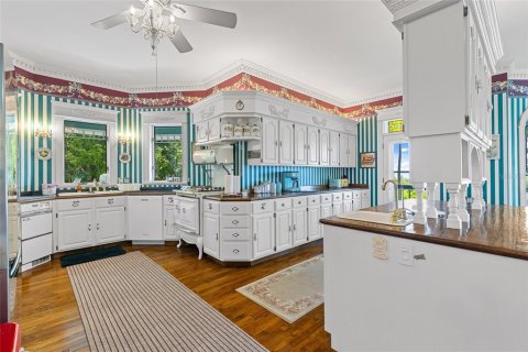 House in Haines City, Florida 5 bedrooms, 749.07 sq.m. № 2228268 - photo 15