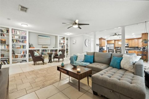 Casa en venta en Palm Coast, Florida, 6 dormitorios, 365.38 m2 № 1908579 - foto 19