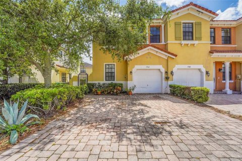 Townhouse in Saint Lucie, Florida 3 bedrooms, 140 sq.m. № 1630605 - photo 2