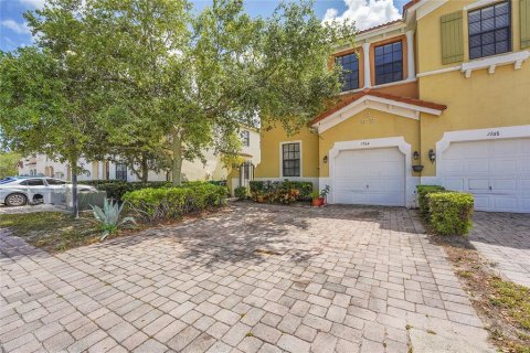 Townhouse in Saint Lucie, Florida 3 bedrooms, 140 sq.m. № 1630605 - photo 1