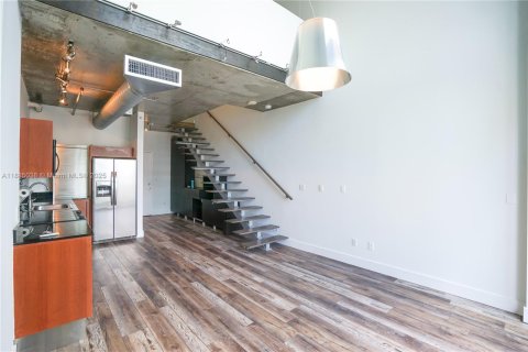 Copropriété à louer à Miami, Floride: 2 chambres, 103.4 m2 № 1930518 - photo 1