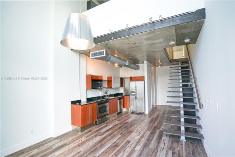 Copropriété à louer à Miami, Floride: 2 chambres, 103.4 m2 № 1930518 - photo 2